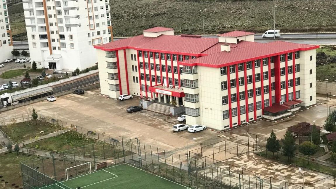 Eren Şahin Eronat Mesleki ve Teknik Anadolu Lisesi Fotoğrafı